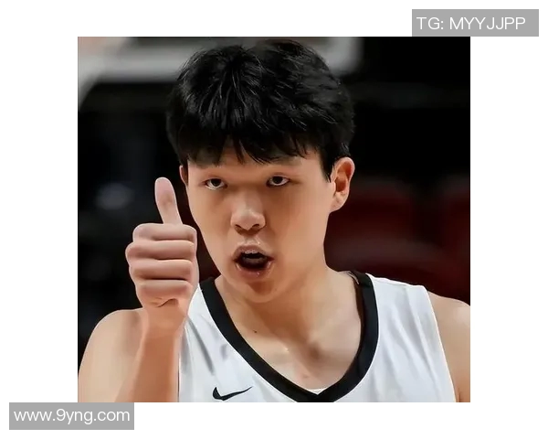 杨瀚森G联盟比赛三分球失误尴尬投篮竟然击中篮板侧沿引发笑声